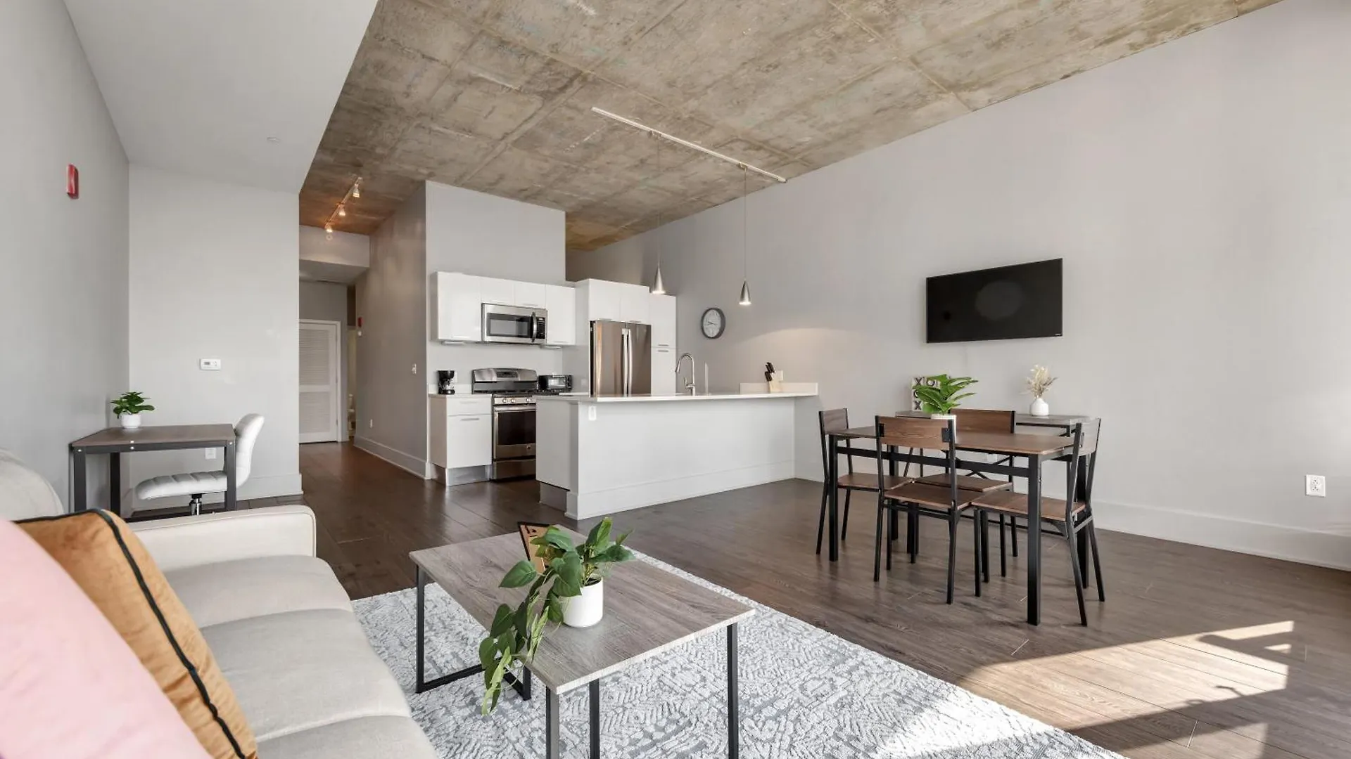 Towers At Opop 2102 Spacios And Cozy 1 Bd 1 B Saint Louis Apartment